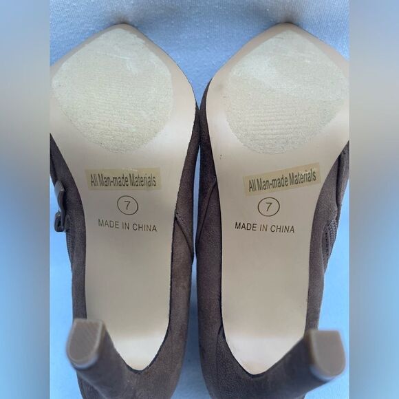 Glaze Women Suede Boot. Size 7 - Picture 6 of 9